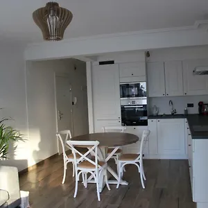 Apartment Royal Plage, Ostend